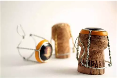 為什么香檳的瓶塞是蘑菇型?